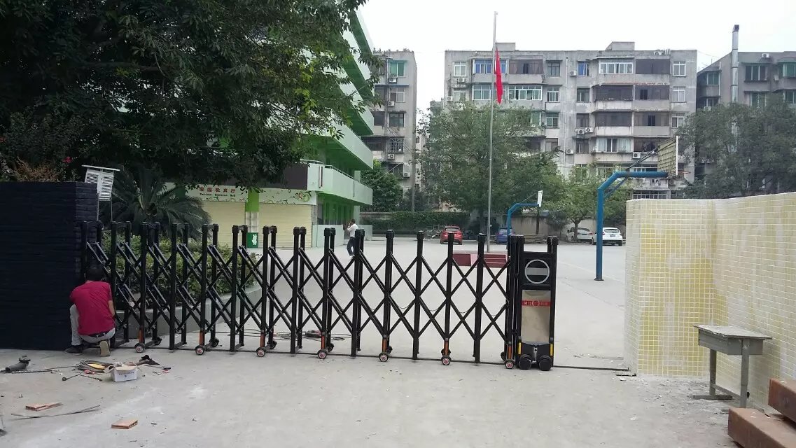 上海奉贤区上海奉贤区深圳市伸缩门
